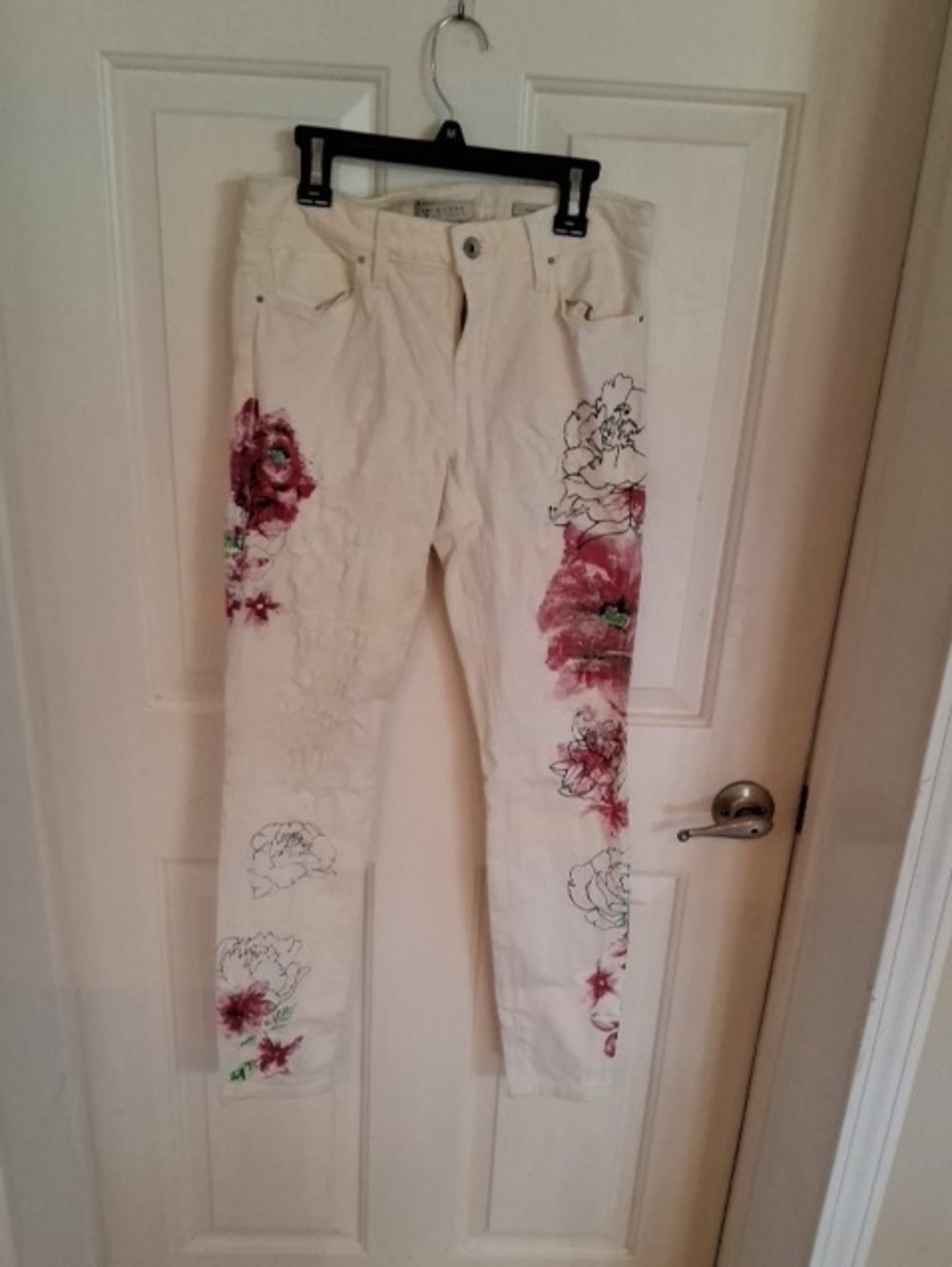GUESS Cream Skinny Jeans with Pink Floral Embroidery